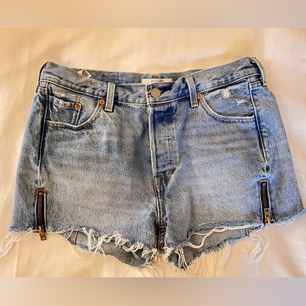 Levi’s 501 “Altered” Jean Shorts in size 29.